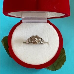 Avon Rose Ring Sterling silver Marked 925 A size 5